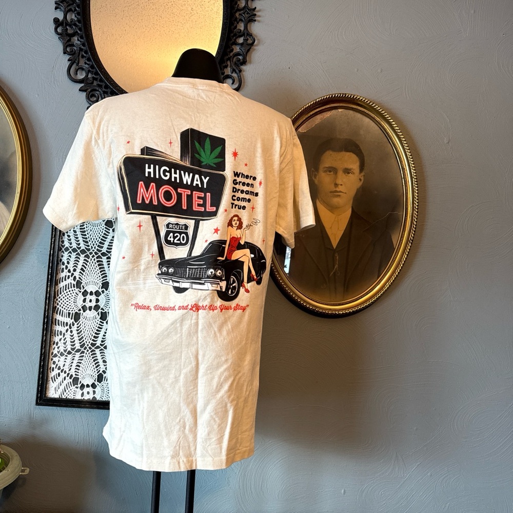 Highway Motel Graphic Tee - Cream